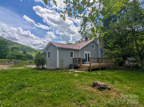 95 Lady Bug Ln, Burnsville, NC 28714