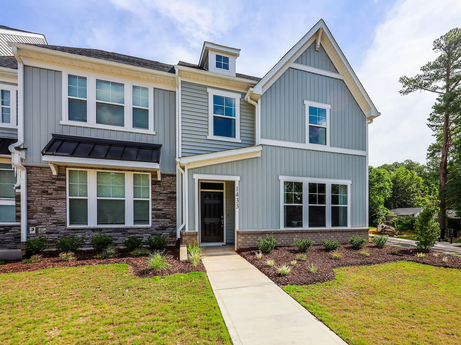 3 bed, 2.5 bath, 1873 sqft, $1,895 — Photo 2