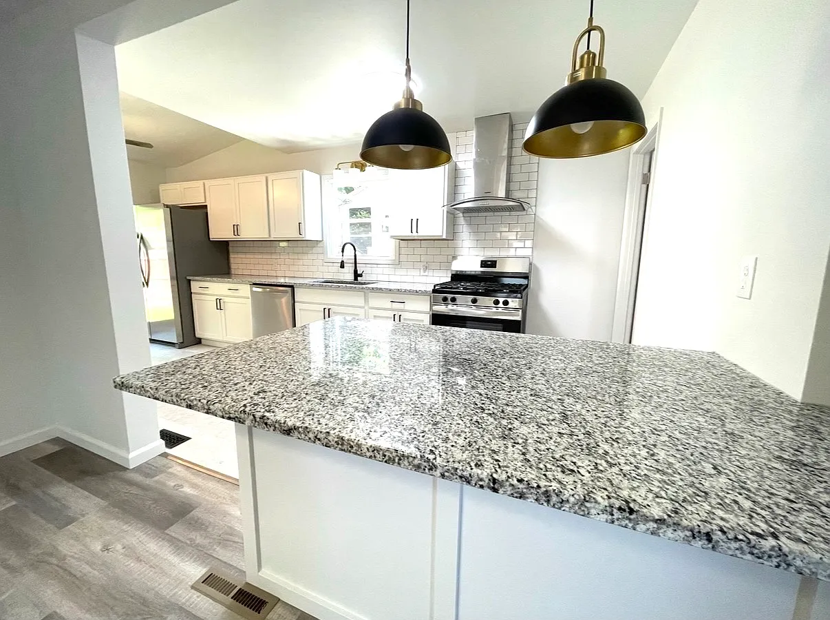 3 bed, 1204 sqft, $1,400 — Photo 2