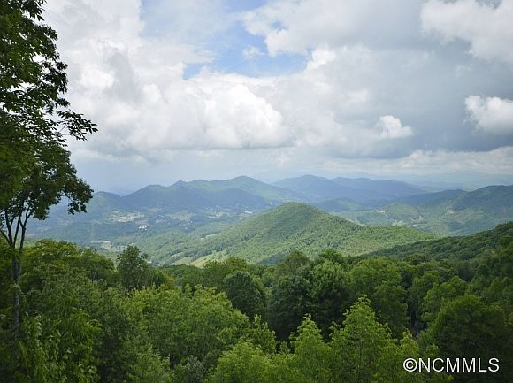 2nd image of 8 Little Mountain Rd