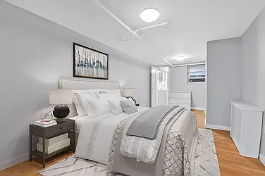 Rented by R New York