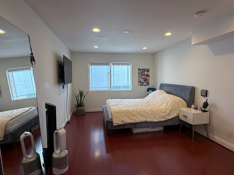 10130 Commerce Ave #7 — Photo 10