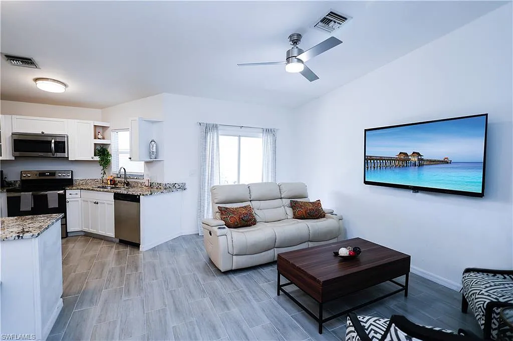 3 bed, 2.0 bath, 1025 sqft, $2,700 — Photo 3
