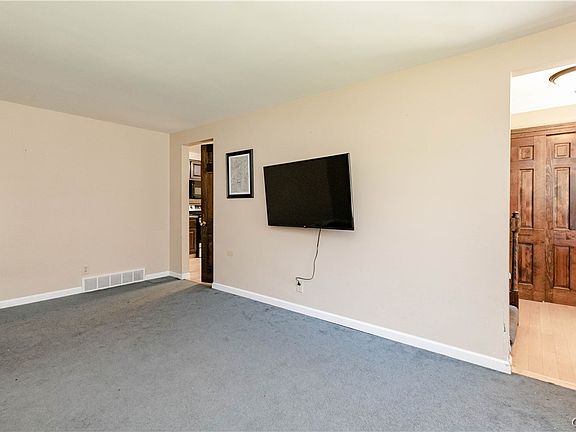 2nd image of 49 Edgewood Dr