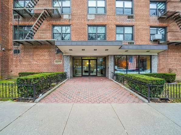 61-88 Dry Harbor Road #4G, Middle Village, NY 11379