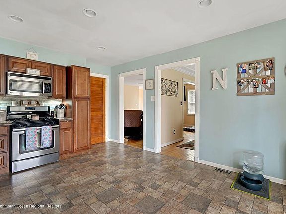 2nd image of 589 Vaughn Ave