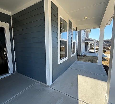 2nd image of 145 Sugar Pine Dr