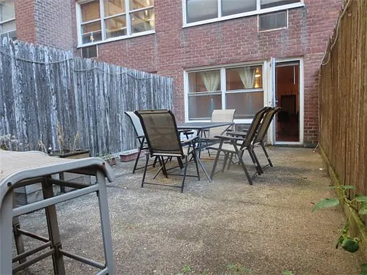 Rented by Akam Sales and Brokerage | media 4