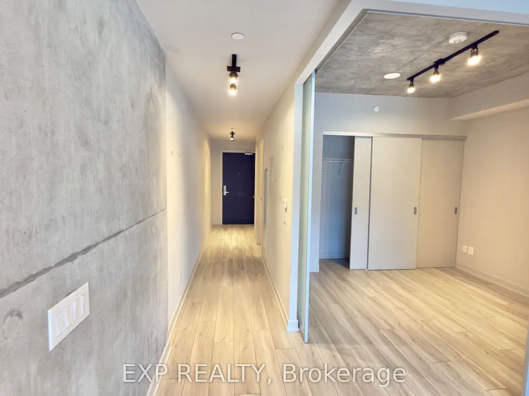 458 Richmond St W #401 — Photo 9