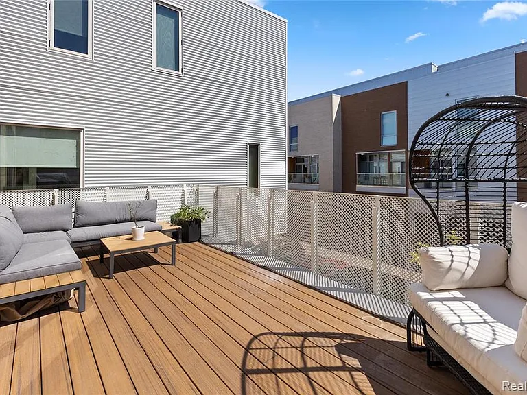 2820 John R St — Photo 15
