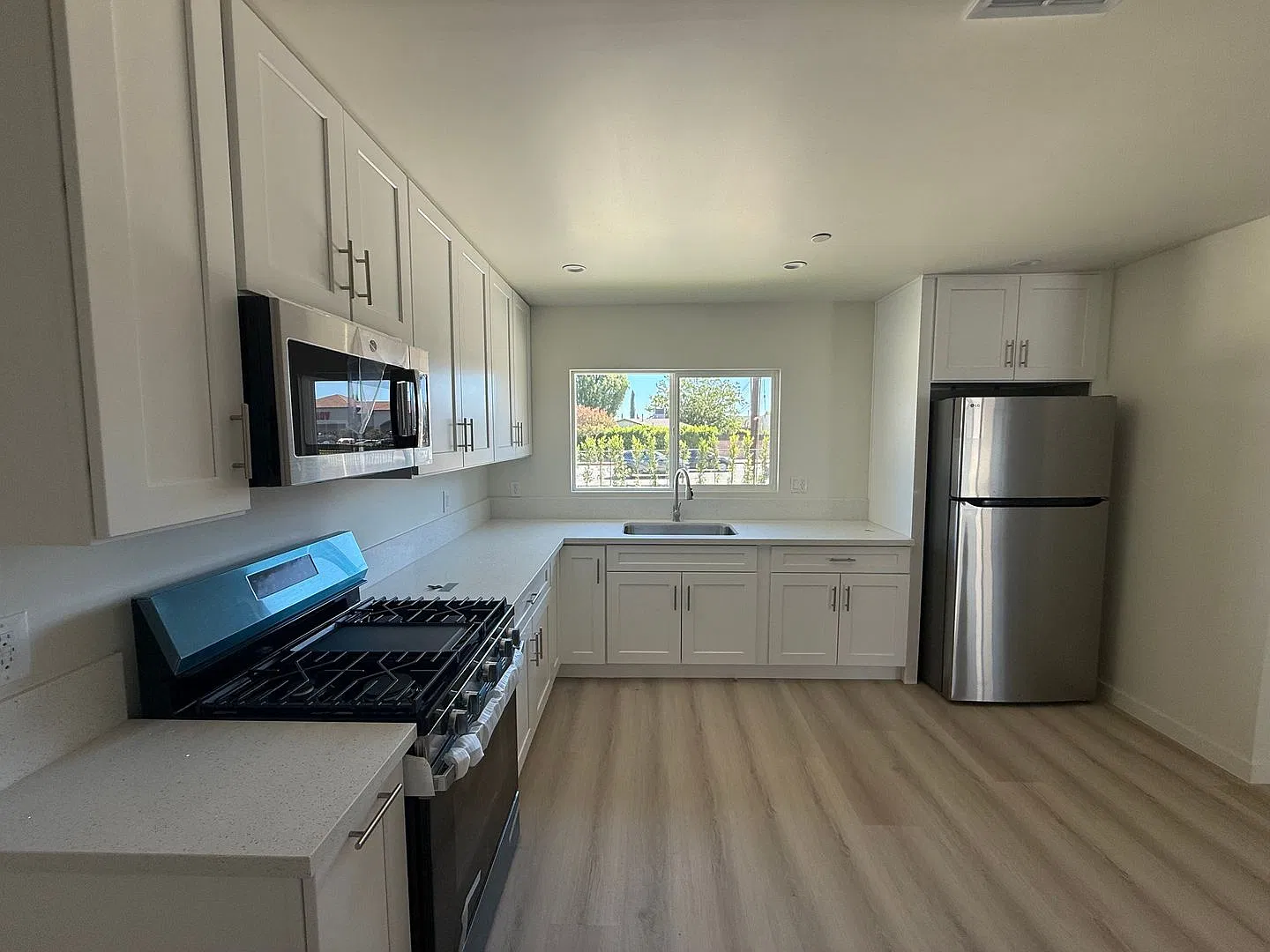 San Fernando Properties — Photo 4