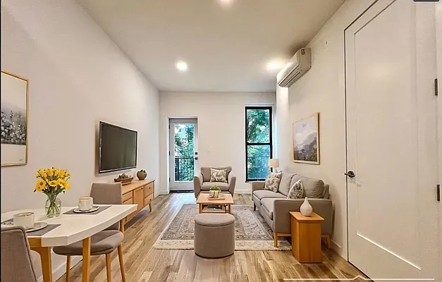 Rented by EXR | media 1