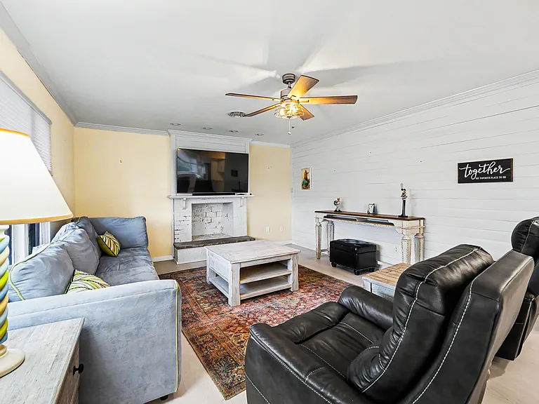 228 N 34th Ave — Photo 10