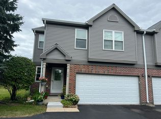 688 E Whispering Oaks Dr, Palatine, IL 60074