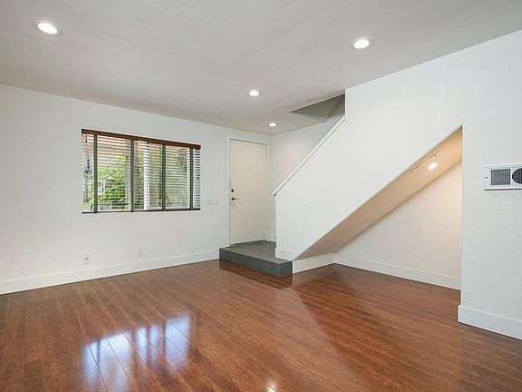3rd image of 5075 La Jolla Blvd Unit 11