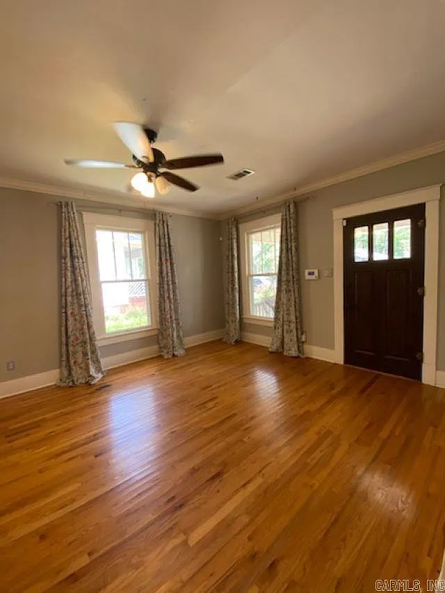 2 bed, 1.0 bath, 1327 sqft, $1,695 — Photo 2