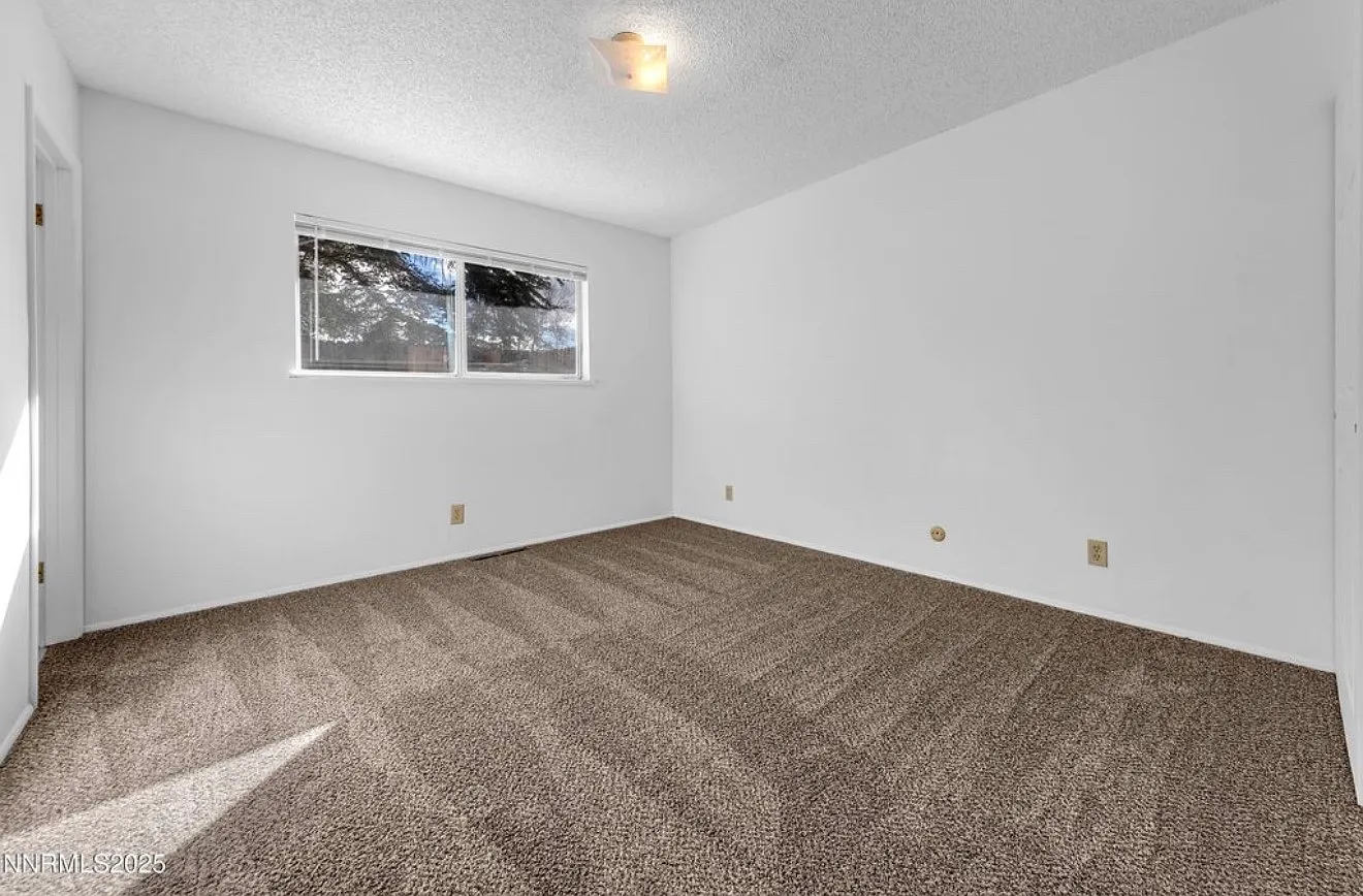 4 bed, 1392 sqft, $2,800 — Photo 3