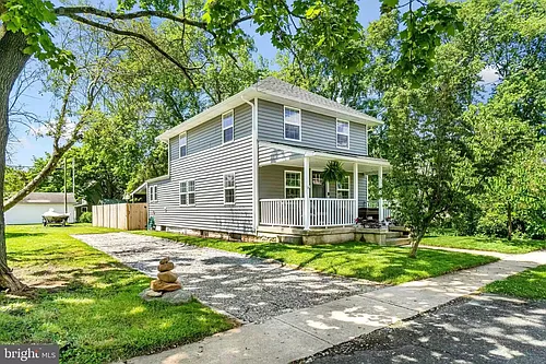 328 Cecil St Photo 1