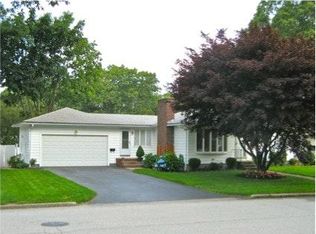 165 Glen Hills Dr, Cranston, RI 02920