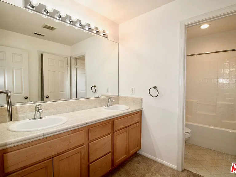 1124 Acapulco Ave — Photo 22