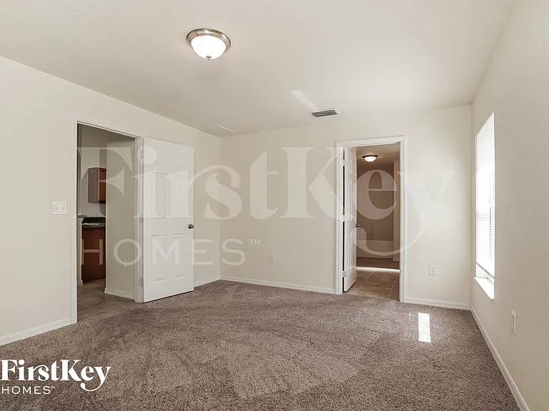 2819 34th St SW — Photo 9