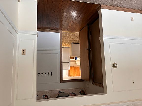 5th image of 308 E Hardin St #D
