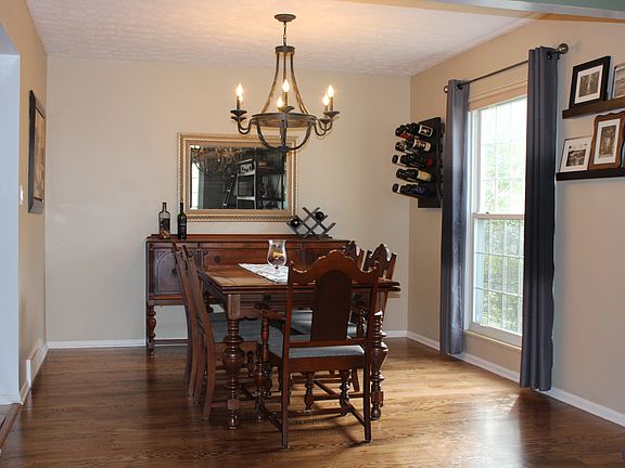 5th image of 22787 Vine Ct