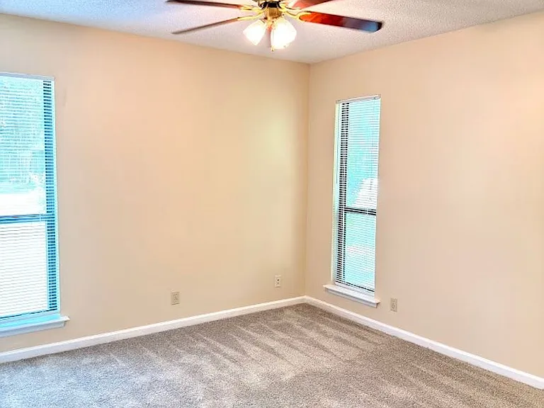 202 Cypress Dr — Photo 9