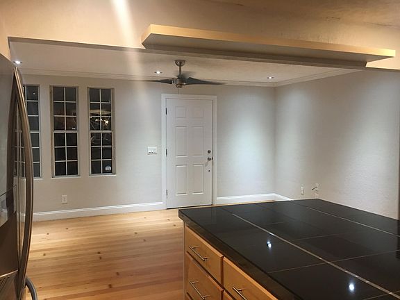 3rd image of 800 Pleasant St