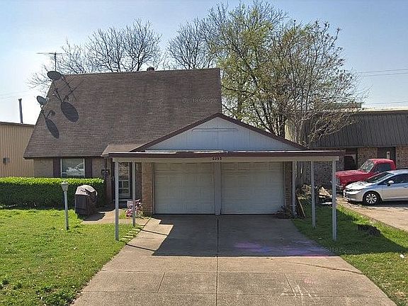 2nd image of 2365 Fort Worth St