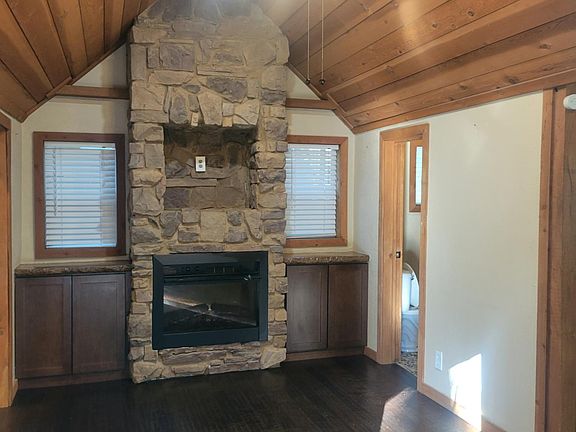 2nd image of 2930 Laurel Dr
