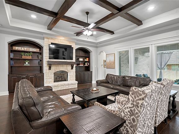 3rd image of 4407 Odell Ln