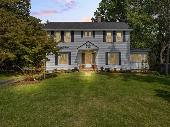 318 Thomas Ave, Rochester, NY 14617