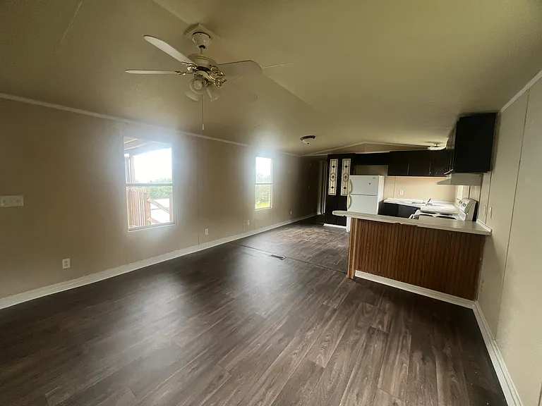 124 Middle Ave — Photo 7
