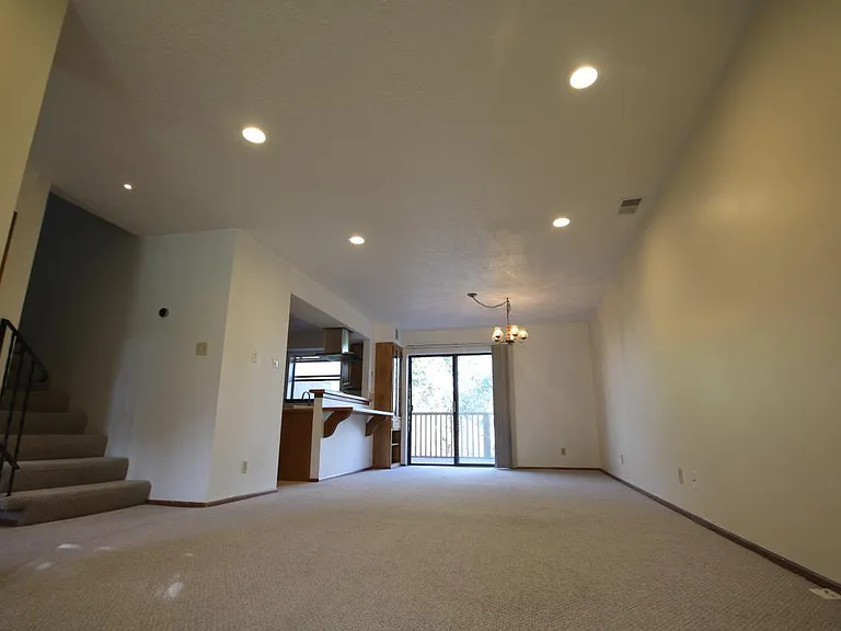 460 Oppenheimer Dr — Photo 12