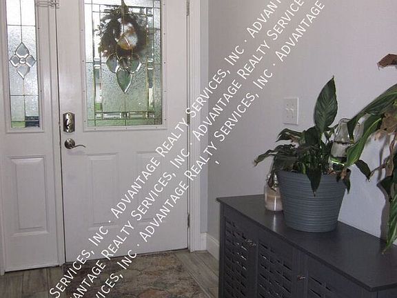 3rd image of 4902 Country Aire Ln