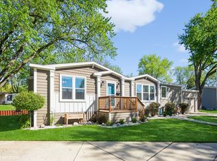 206 Big Peninsula Rd, Elgin, IL 60123