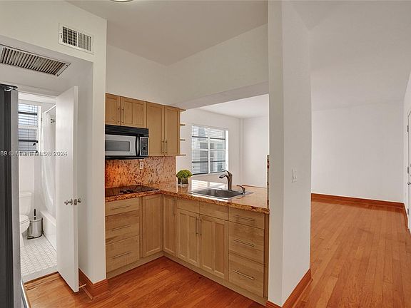 5th image of 1200 Euclid Ave APT 204