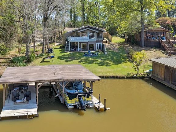 2nd image of 322 Lakeshore Way