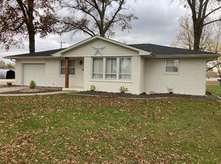 98 E Oak St, Aviston, IL 62216