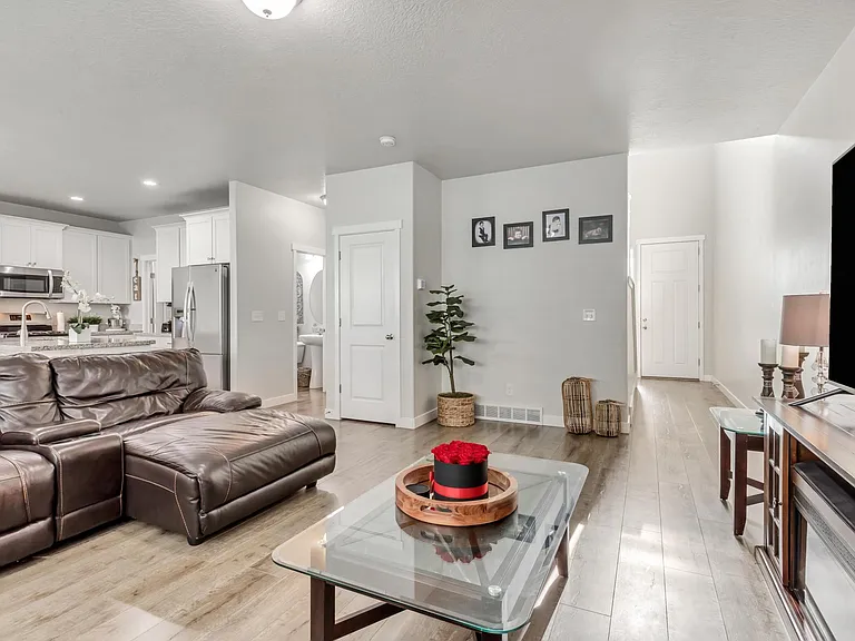 8136 S 5910 W — Photo 11