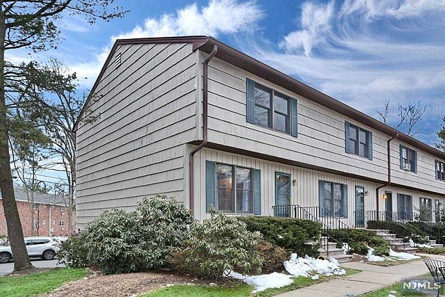 1st image of 11 Briarwood Ct