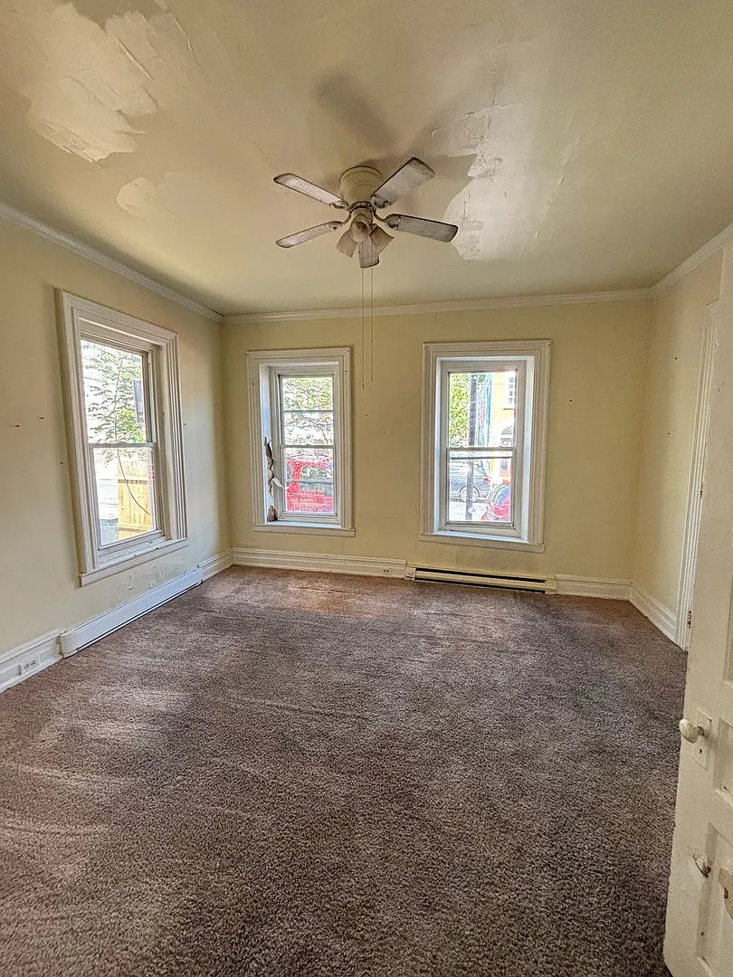 618-620 W Chew Street — Photo 3