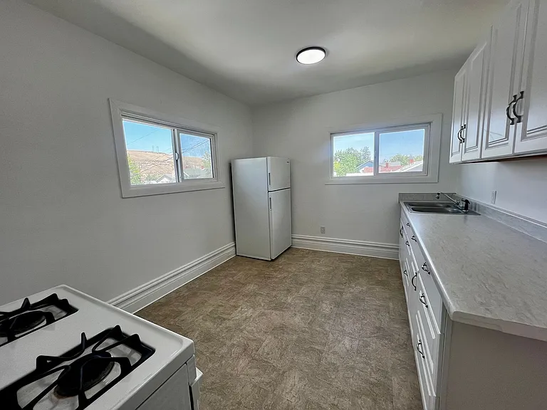 929 SE Court Pl — Photo 10