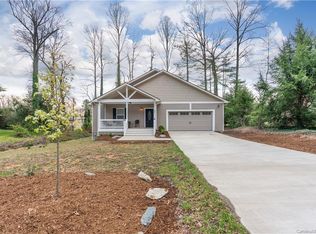 601 Pineland Rd #17, Hendersonville, NC 28739