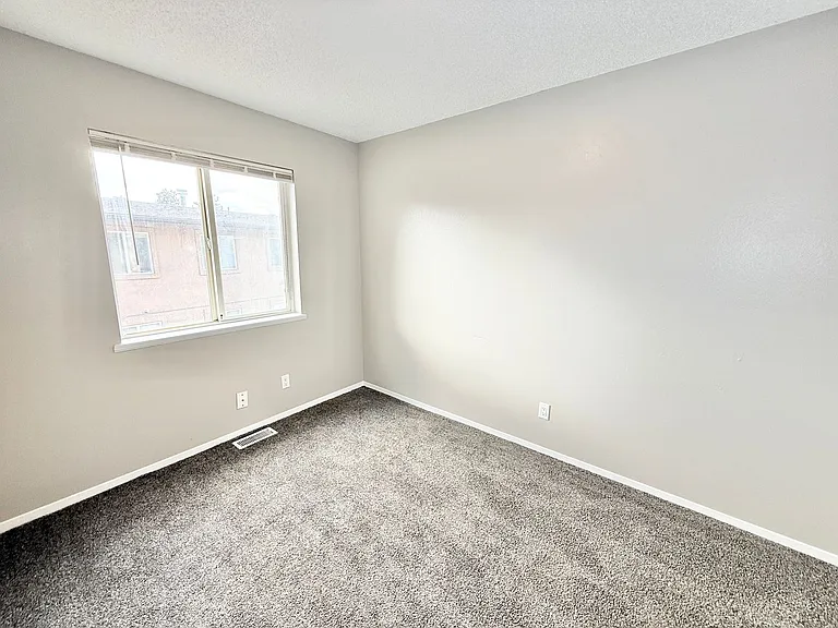 918-922 Teal Ct. — Photo 13