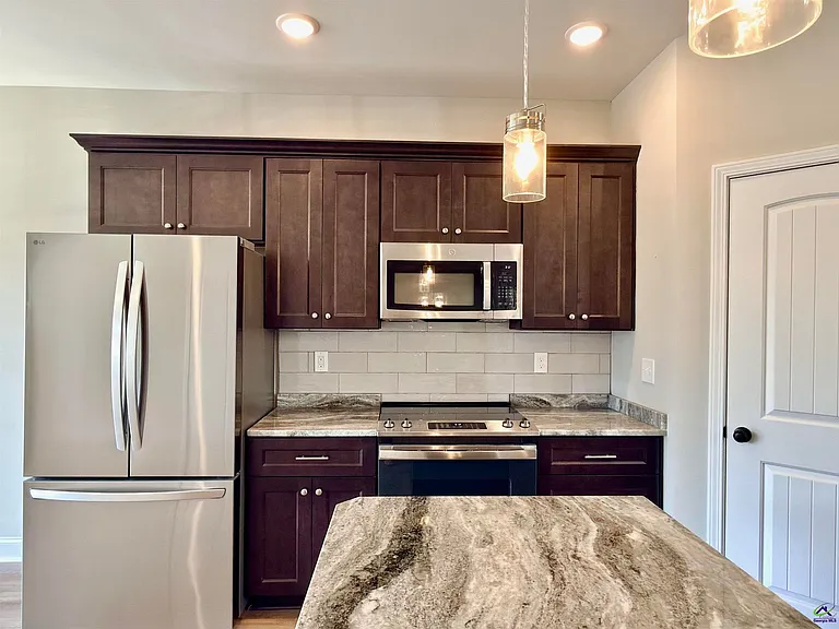 212 Beau Claire Cir — Photo 13