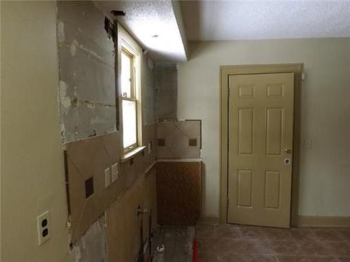 3rd image of 1400 E 65th St