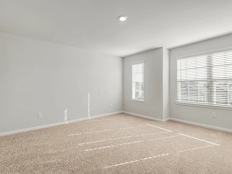 Secondary bedroom.