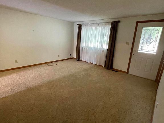 2nd image of 810 Sheridan St